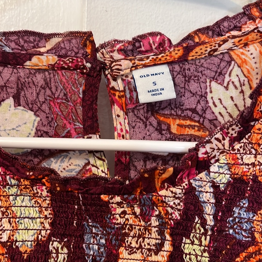 NWT Old Navy Floral Short Sleeve Top‎ Size S Purple Smocked Blouse - Picture 2 of 7